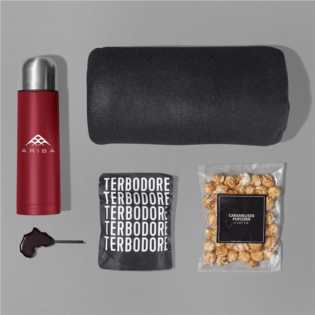 Yatta Charming Cuddle Hamper 13