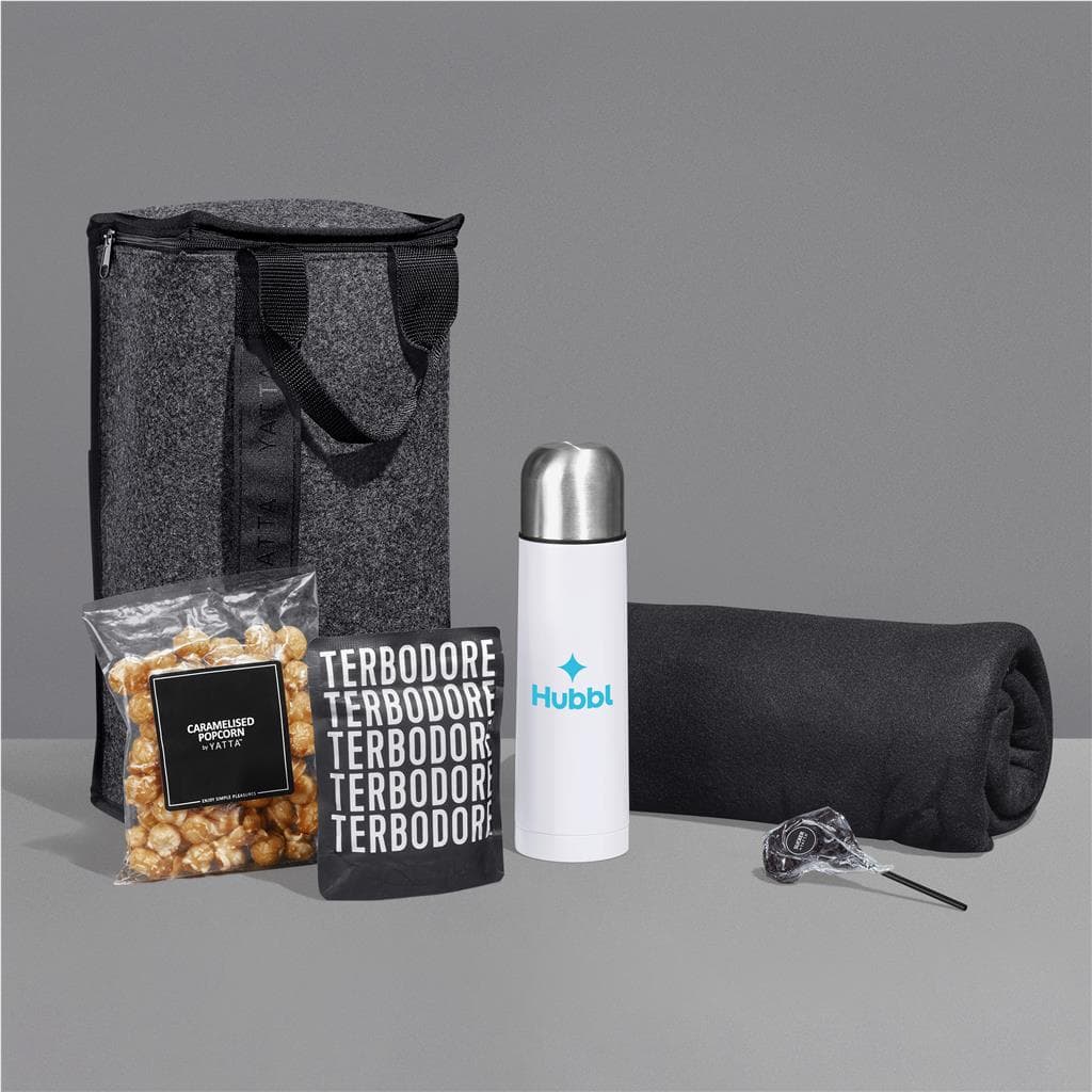 Yatta Charming Cuddle Hamper 15