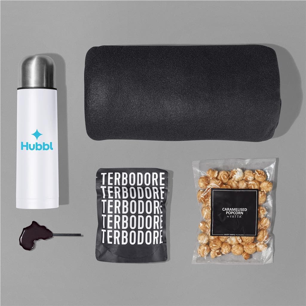 Yatta Charming Cuddle Hamper 16