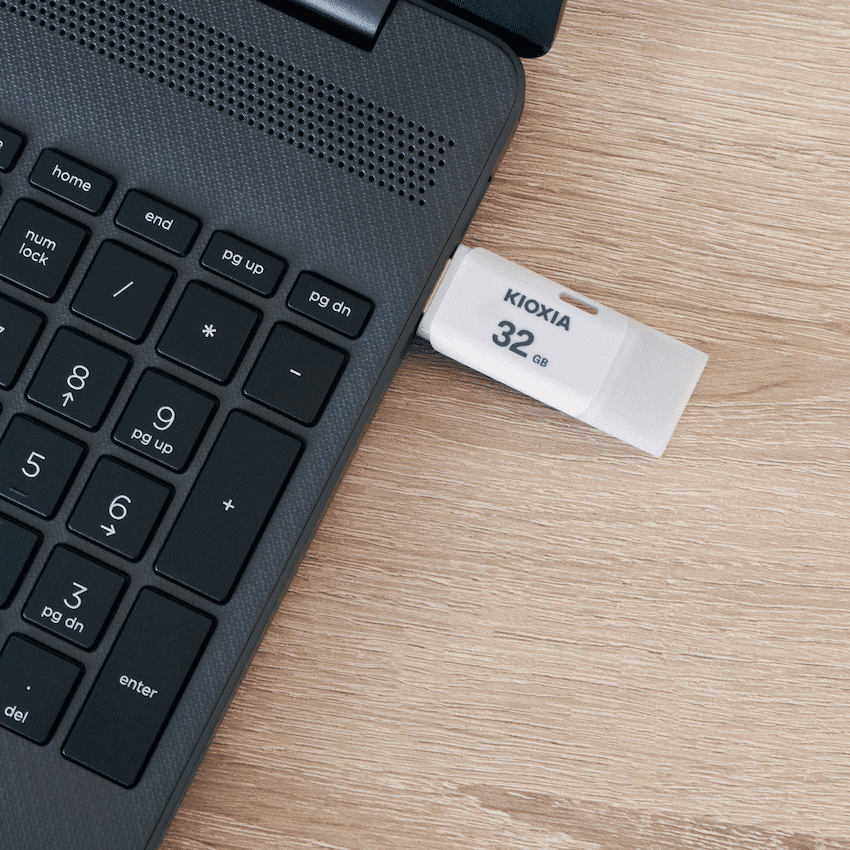Kioxia 32GB USB 2.0-White 4