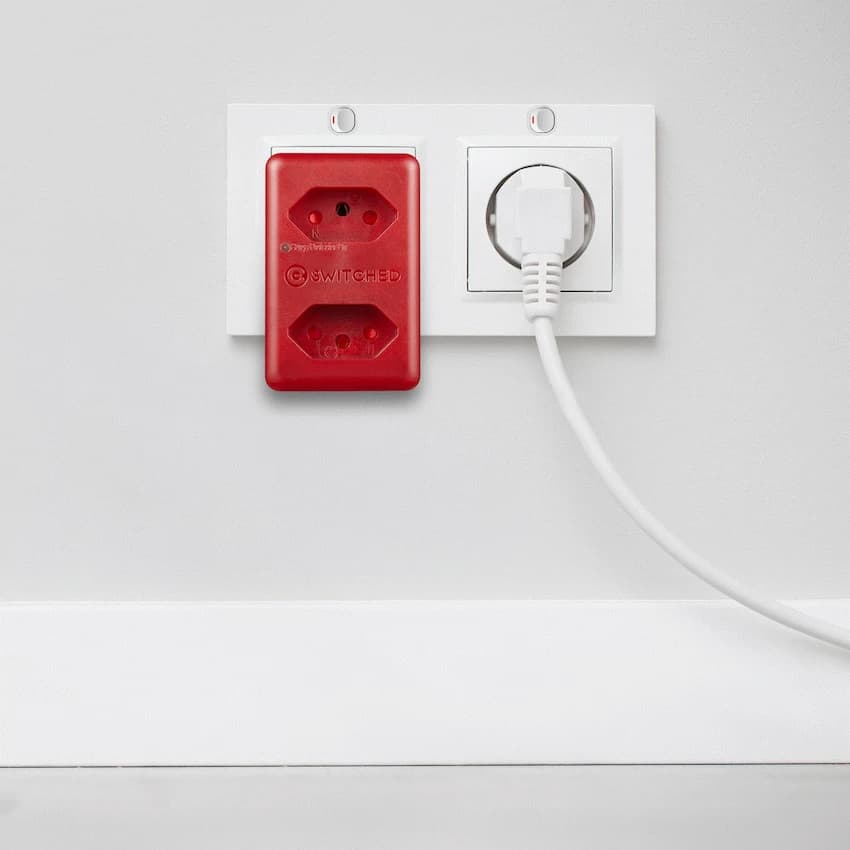 Switched High Surge 2-Way Network Router Safe Adaptor 11