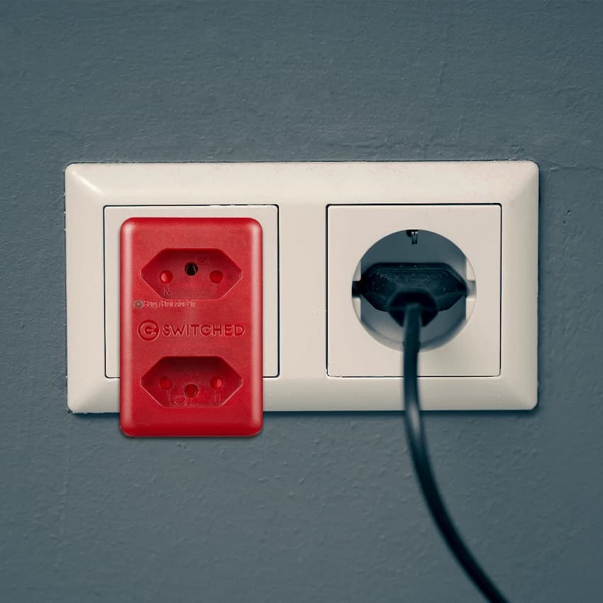 Switched High Surge 2-Way Network Router Safe Adaptor 13