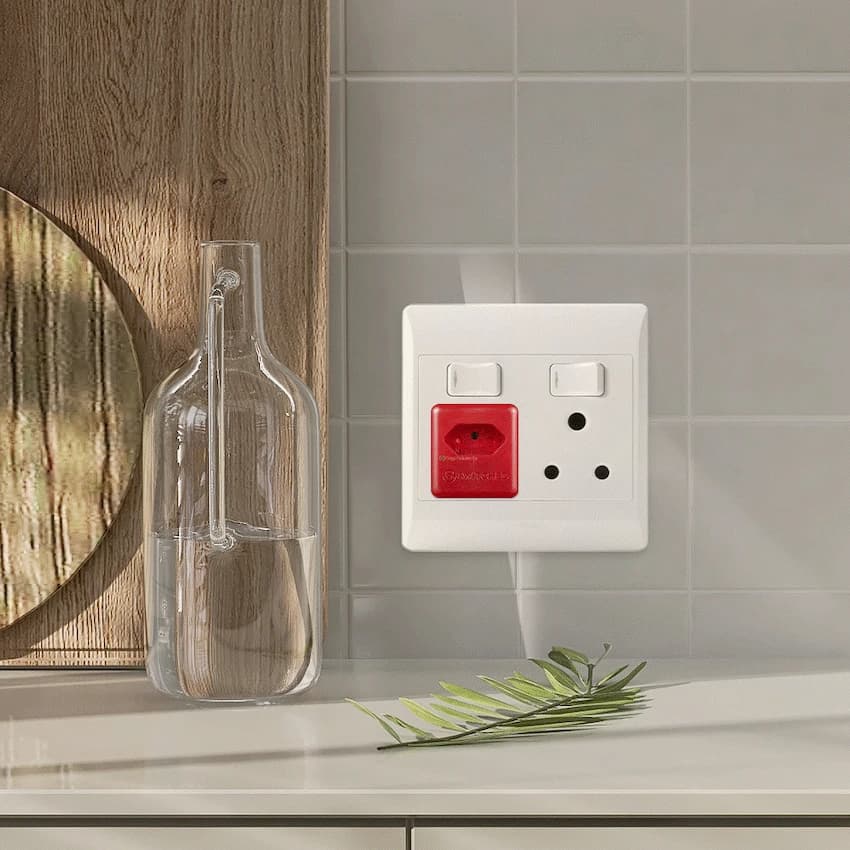 SWITCHED 1 Way High Surge Network Safe Adaptor 8