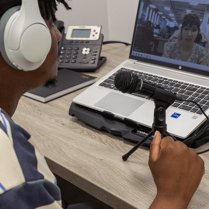 Volkano Stream Vocal Microphone with Tripod, Aux 6