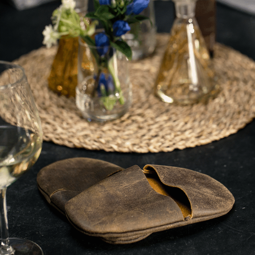 Skottsberg Leather Pan Holder ( Order in Qty of 1) 2