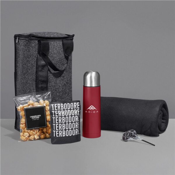 Yatta Charming Cuddle Hamper - Image 4