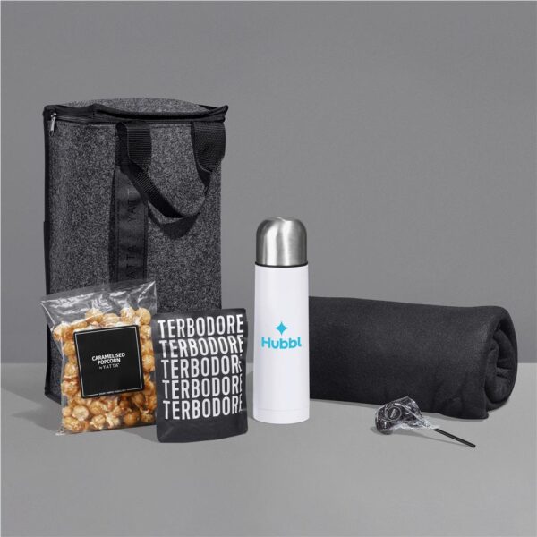 Yatta Charming Cuddle Hamper - Image 5